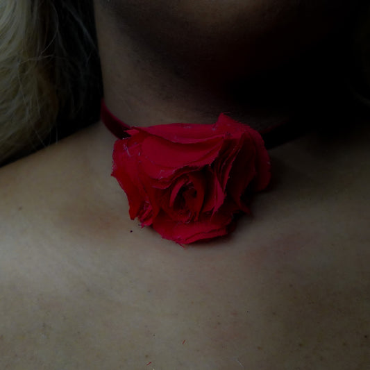 Red Rose Choker