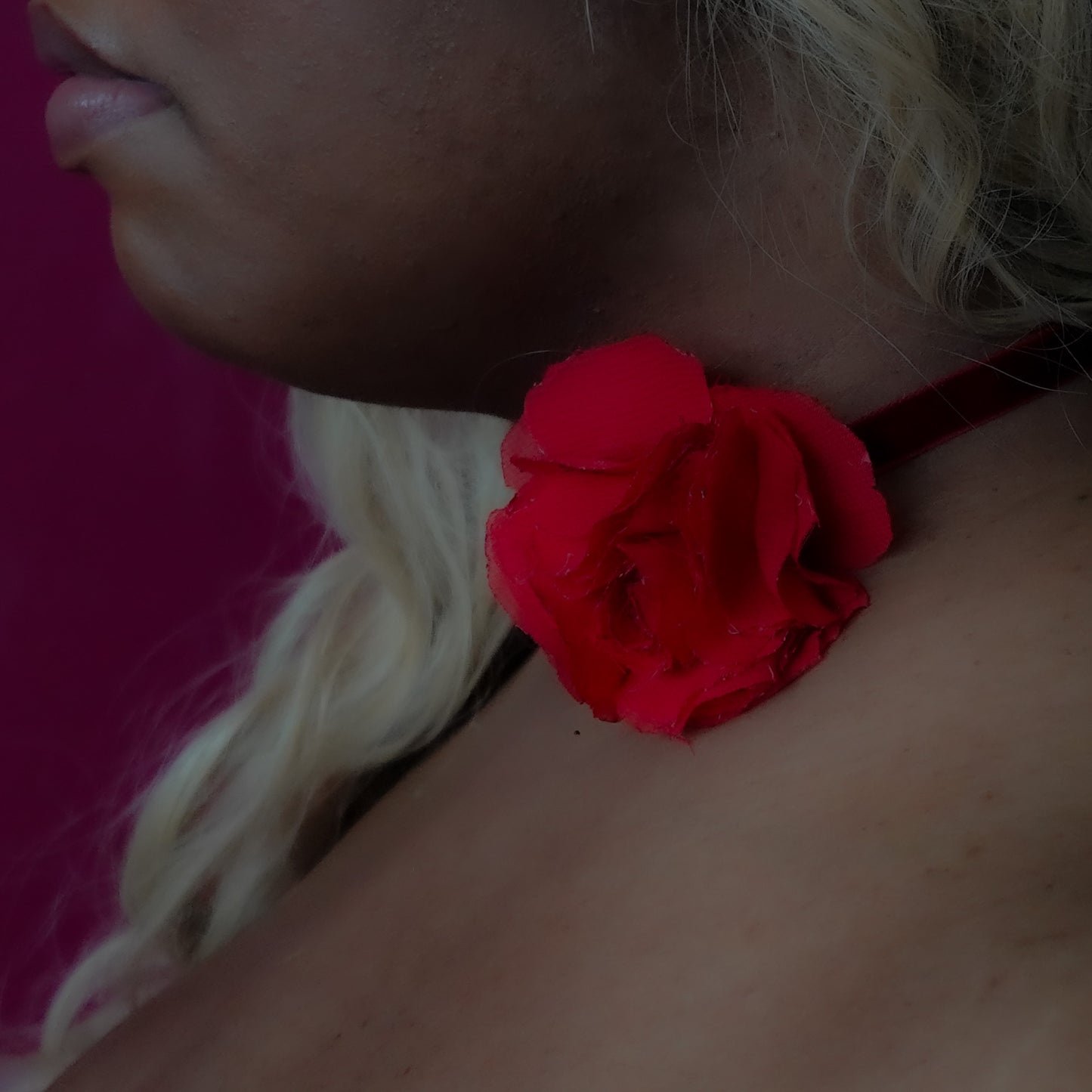 Red Rose Choker